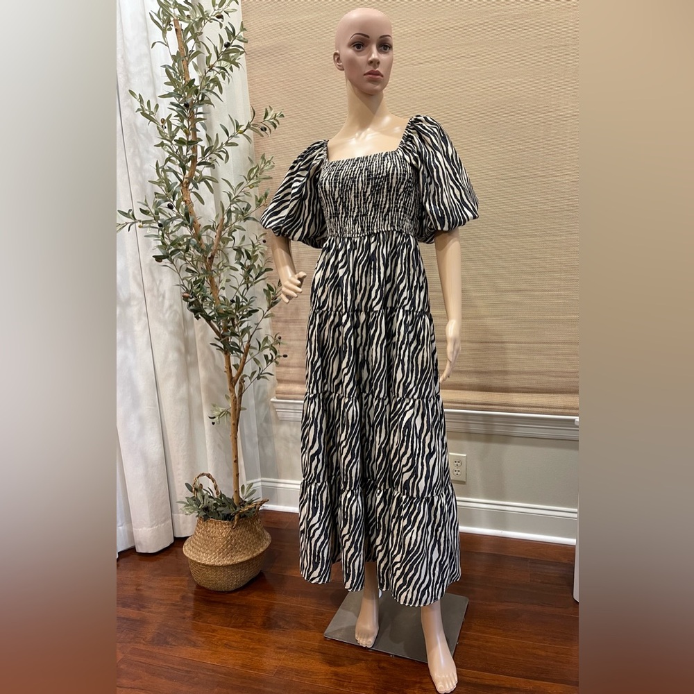 Entro Smocked Midi Dress in Black & Cream print. Puffed Sleeves. Size Small.
